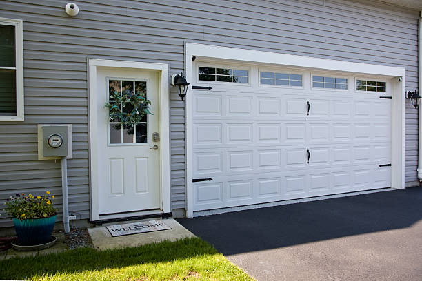 24/7 Emergency Garage Door Panel Replacement experts in Winnebago, IL